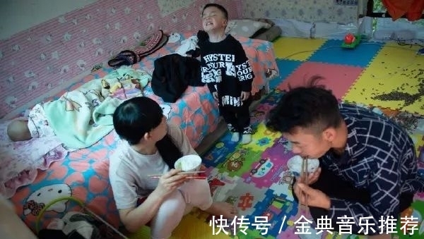 婴儿|“最抠”妈妈，把免费婴儿尿裤当卫生巾用，背后故事让人流泪……