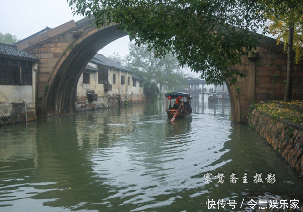 烟雨蒙蒙中走进南浔古镇的“百间楼”，再尝尝当地的风味美食