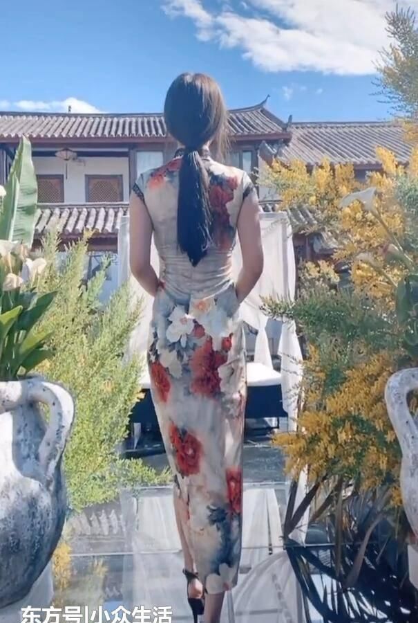 绽放|街拍背影好看的旗袍辣妈,绽放成熟女人知性