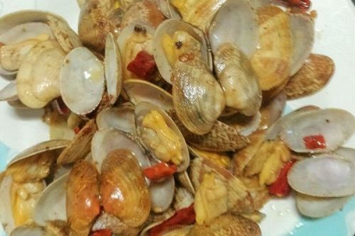 花甲吐沙别只会用盐水了,学会这招,沙子自动吐出来,干净又省事