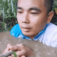 |搞笑GIF:看着都觉得好痛 赶紧喝口饮料压压惊