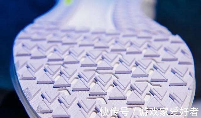 Puma 享受在氮气加持下的绵柔脚感吧!Puma全新跑鞋堪称出街首选!