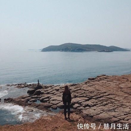 野钓河鱼拉的正爽,忽然来个黑漂拉上来的大货,让小莫兴奋又惧怕