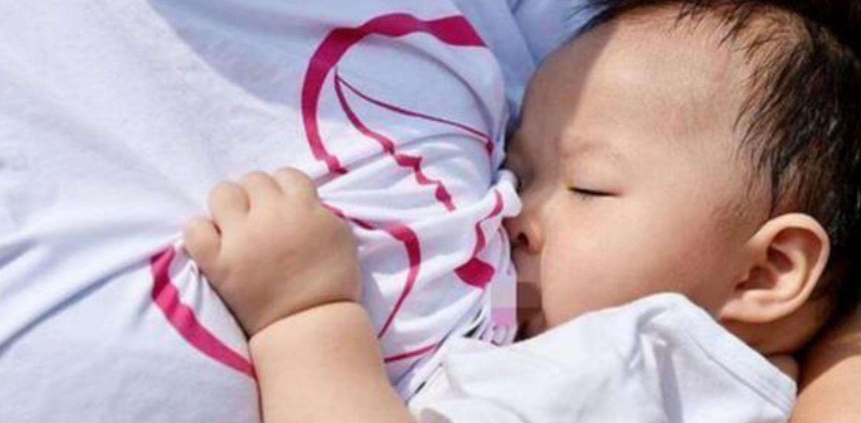 母婴|宝妈公交车上掀衣服哺乳,被大爷指责没素质,宝妈回怼令路人称赞