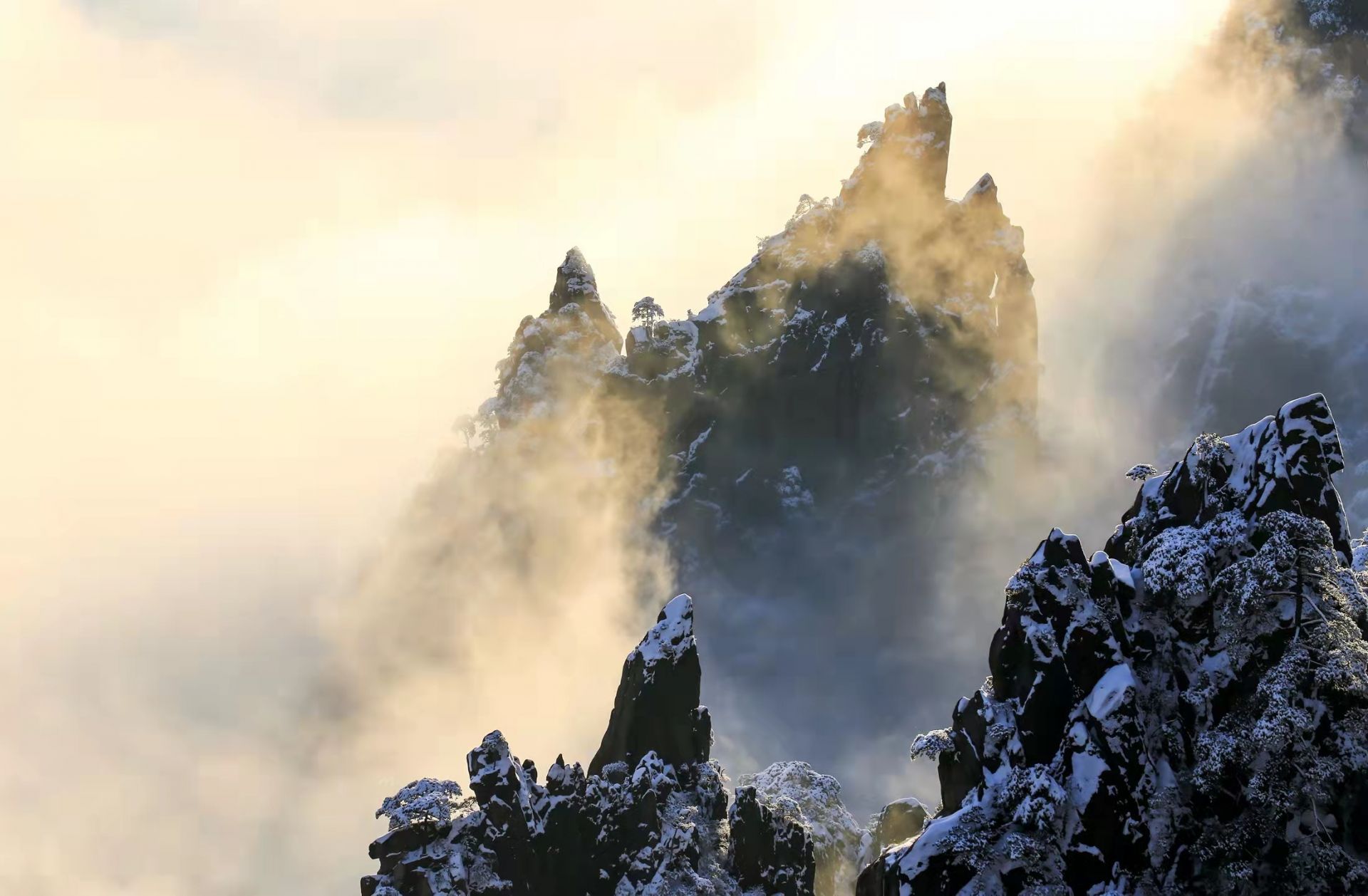 新闻记者|雪后黄山，景致频出，大美中国范