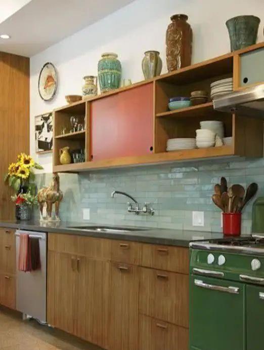 装修|厨房装修可别忽略了!灶台与吊柜中间贴层瓷砖做后挡板,太实用