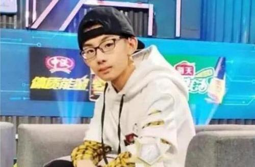 互联网公司!中国天才小黑客,8岁写代码,曾用1元买2500元物品,如今怎么样