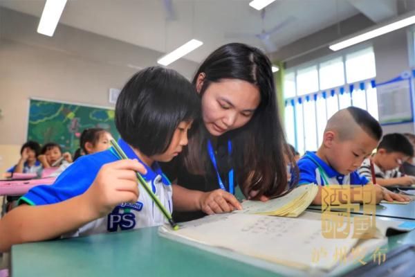 震后复学：这堂小学语文课很特殊|泸县88725名学生返校| 高三学生