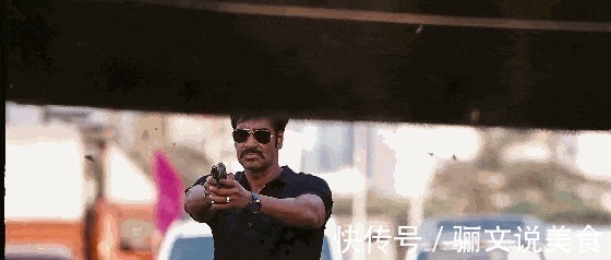 |搞笑GIF:为什么看到他摔倒,心里会莫名地舒爽呢