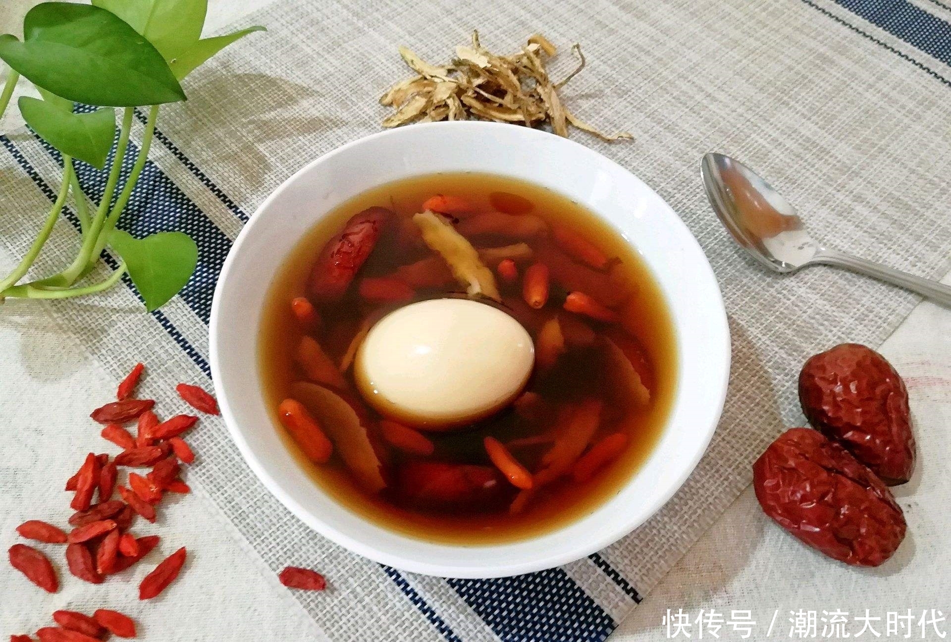  生病|鸡蛋和两物一起煮，每天吃1个，精力充沛，面色红润，还不易生病