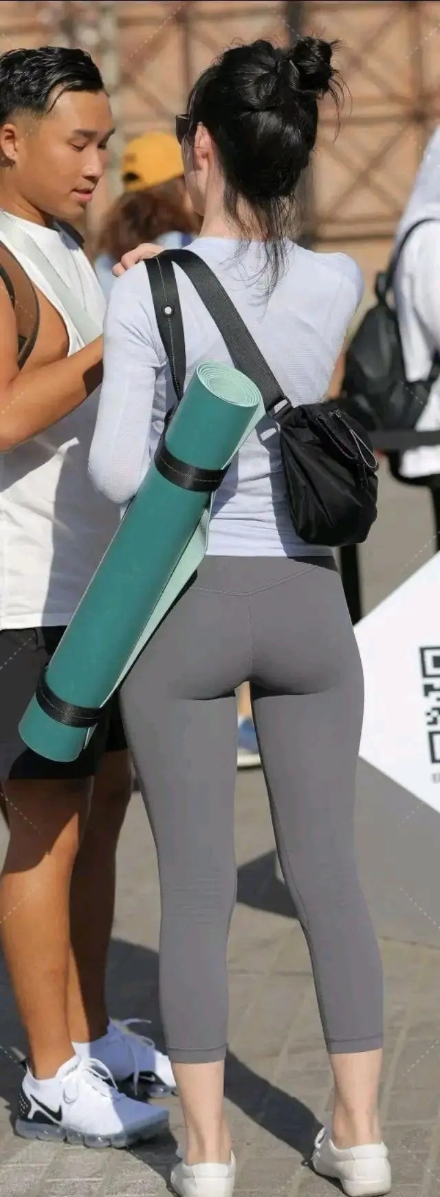 打底裤|“瑜伽裤”的流行势不可挡，塑造凹凸曲线曼妙身姿，女孩子都喜欢