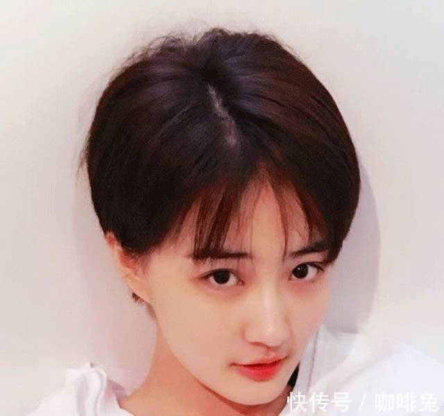 小子头|美女嫌太热,长发剪短发,清凉帅气很满意