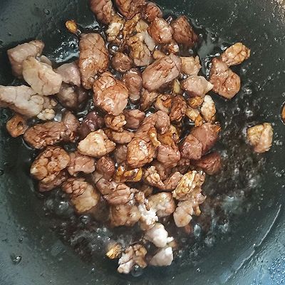 虎皮鹌鹑蛋亲昵红烧肉