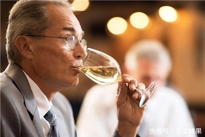 适量喝酒有益无害？哈佛大学的研究：并不鼓励所有人都这么做