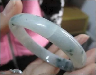 如意吊坠|大姐10800买的翡翠吊坠只值1000?翡翠陷阱要小心!