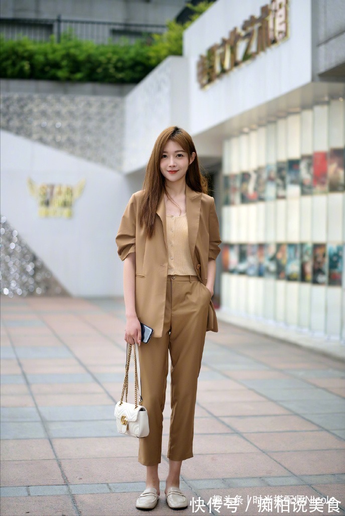 百搭 今夏突然火起来的“白色平底鞋”,舒适、百搭又显高,适合小个子