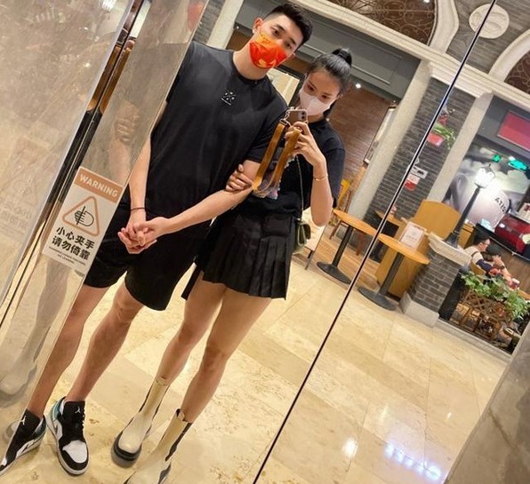 张常宁|张常宁豪宅内庆祝26岁生日!小侄子可爱母亲美丽,老公隔空送祝贺