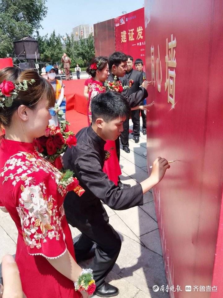 中建八局发展建设有限公司|千年古城上演集体婚礼！5对建筑一线新人情定终身