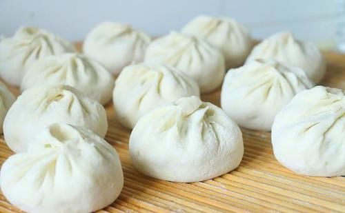 蒸包子时：记住不要直接上锅蒸！牢记3诀窍，包子松软好吃不塌陷