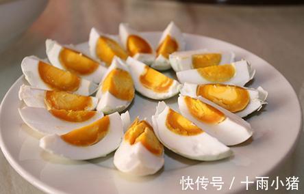 病理性|有乳腺增生的女人，6类食物要少吃，贪吃容易加重病情