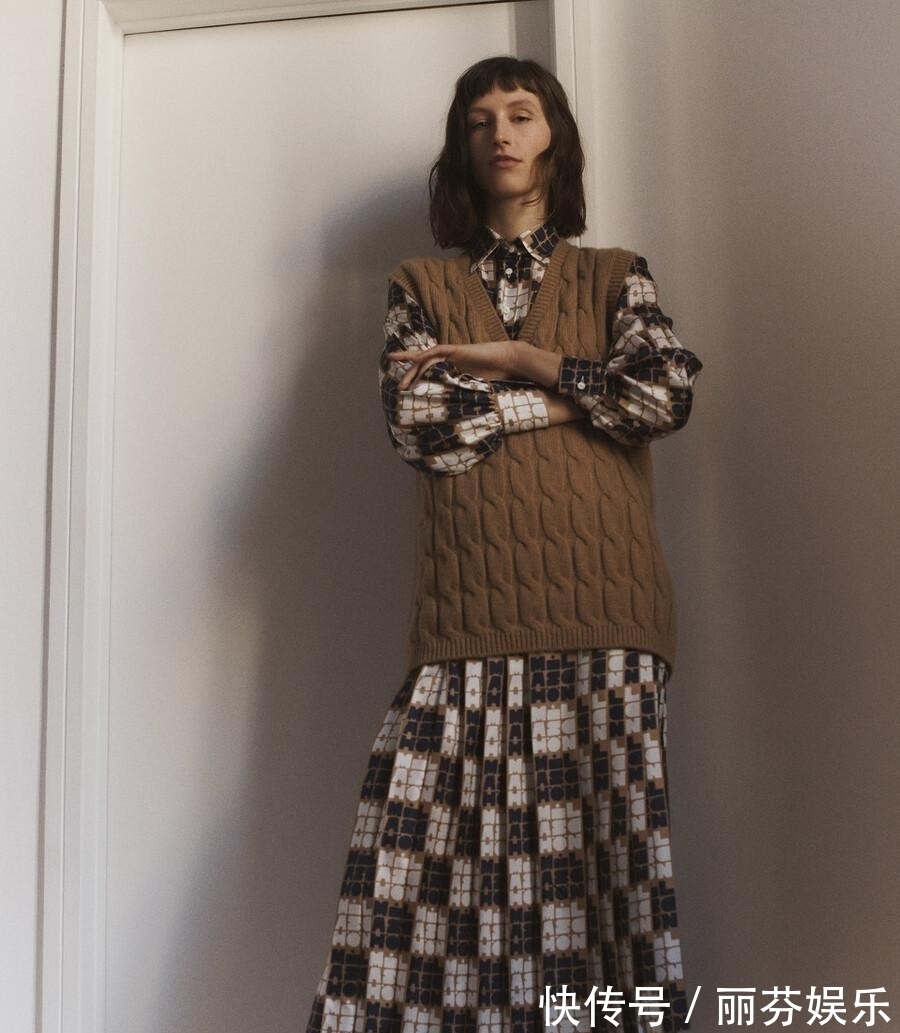 风格 今年流行“奶奶”的针织背心,配衬衫就挺好看,街头潮人都在穿