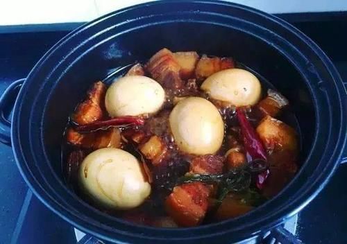  下肚|秘制红烧肉，飘香四溢、软糯可口，肥而不腻，一盘下肚，直呼过瘾