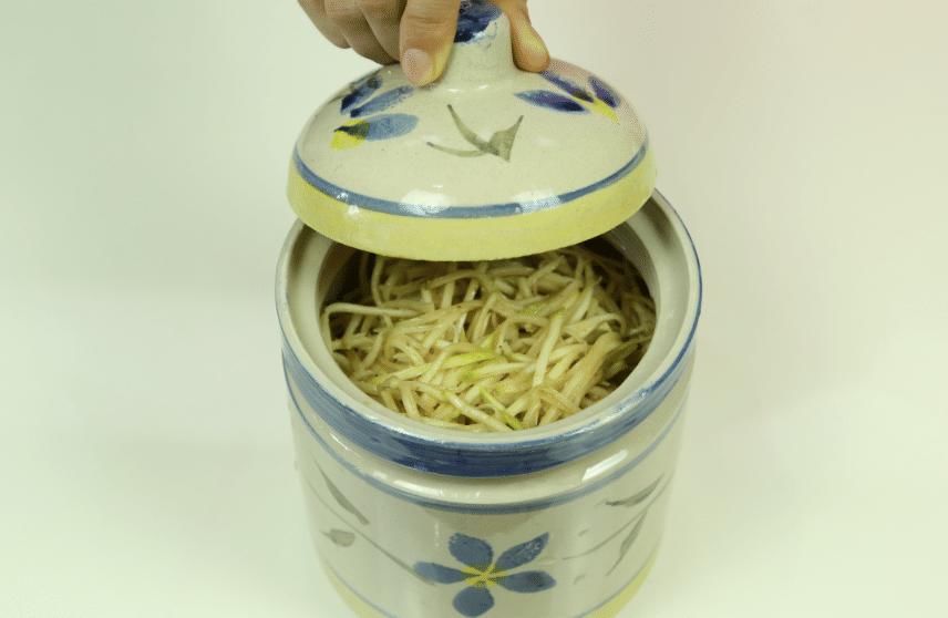 腌芥菜，直接加盐是外行！教你土方法，腌上20斤，脆爽又入味，香