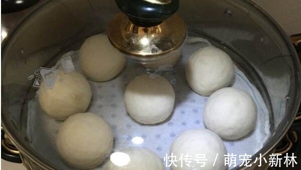 蒸馒头时，把酵母倒入面粉是“大忌”，10年面点师教您蒸馒头技巧