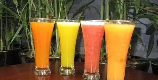 嘴里|尿酸高的人,身体出现3种异常,警惕肾衰竭,3种饮品少往嘴里倒