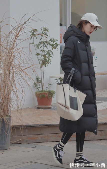 冬季|穿羽绒服总显胖?学会这个“上宽下紧”搭配法则,冬季最in的存在