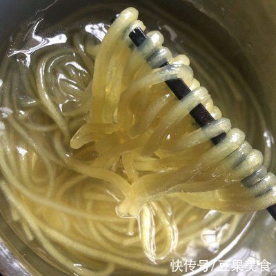 秘制家庭酸辣粉一出锅,方圆十里都飘香