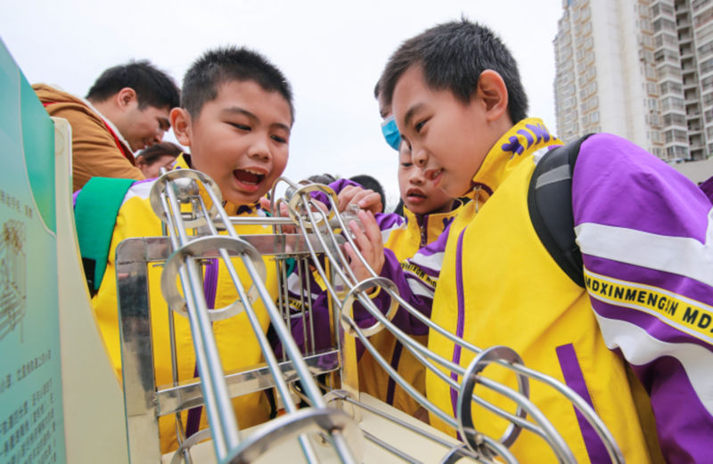 曾庆旻|柳州市鱼峰区：校园科技节让学生过足“科学瘾”