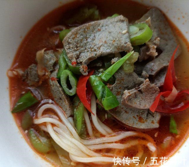 红油|红油猪肝面，香辣过瘾，顺滑爽口！