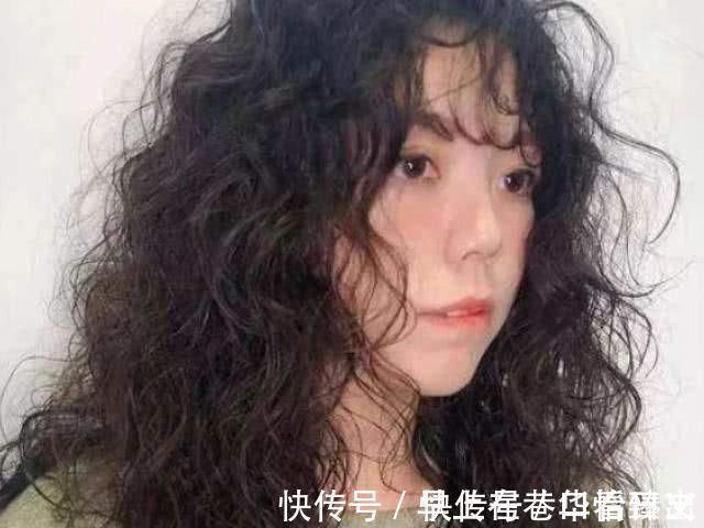 小姐姐 女孩子3种发型留久了,“发际线”易上移,尤其第2种,可别忽视了