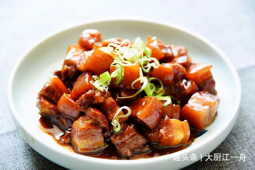 做红烧肉，过油和焯水都不对，老厨师教我这样做，出锅时满屋飘香