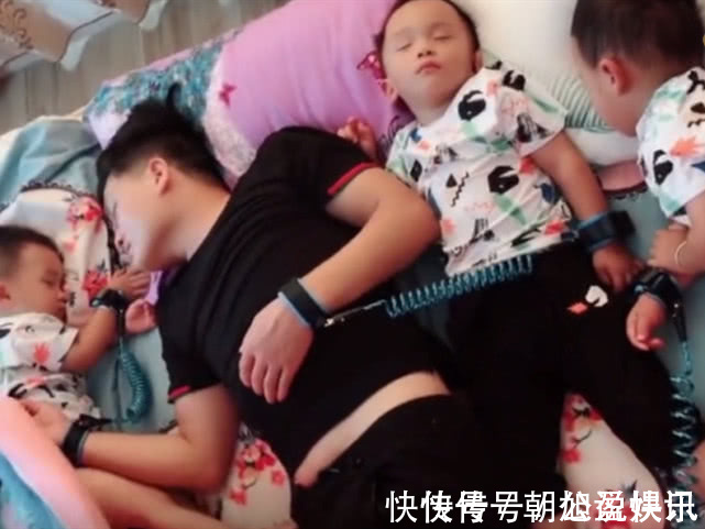 三胞胎|爸爸和三胞胎儿子睡觉,这画风,隔着屏幕都要笑喷了