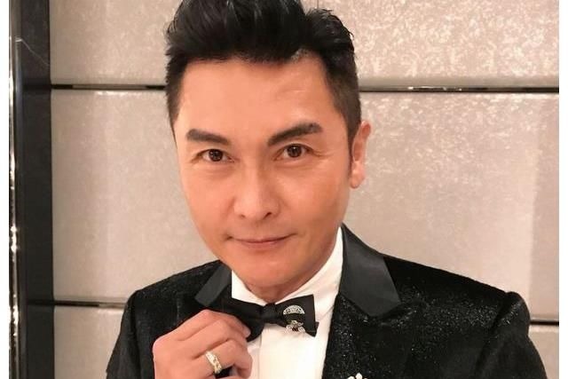 59岁关礼杰近照冻龄有术，为保青春坚持全素饮食，连蛋和奶都不吃