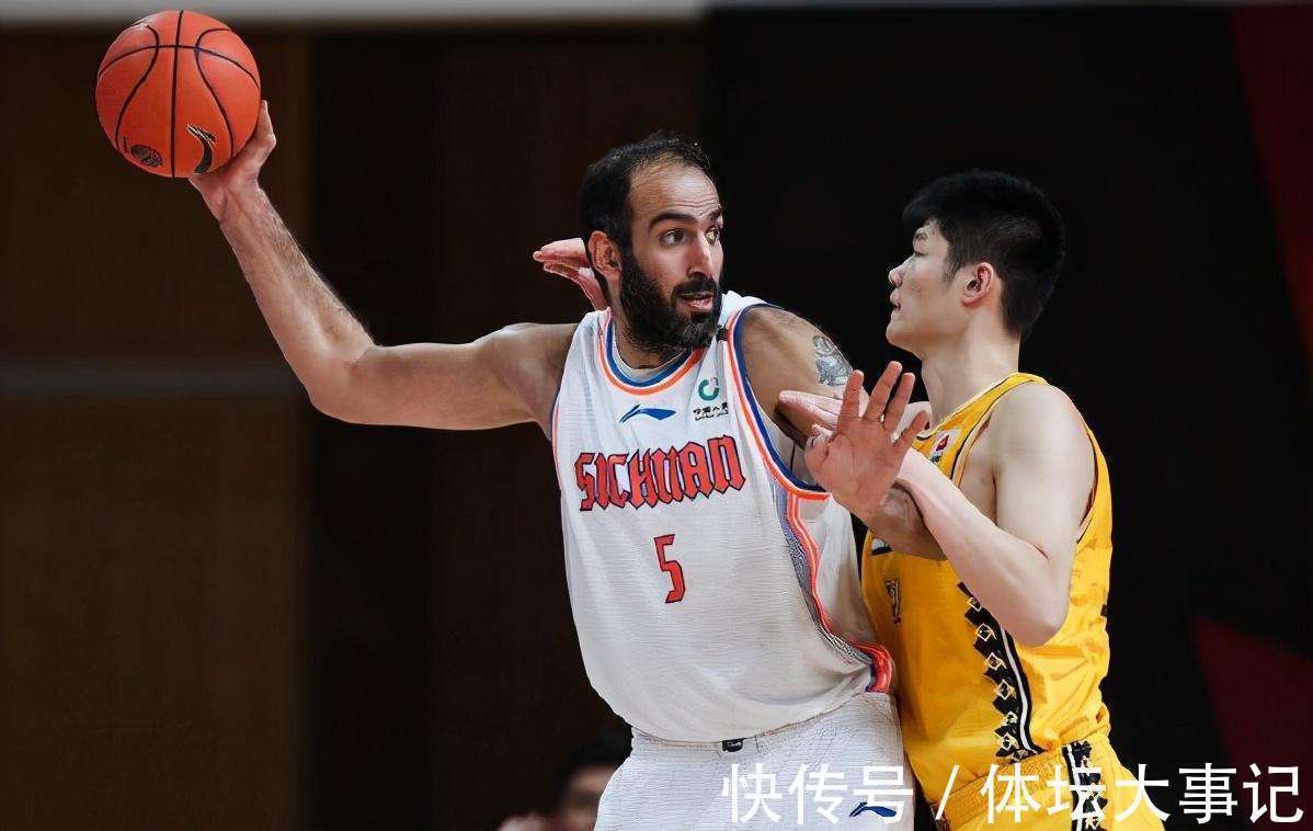 陈林坚|离不开好中锋,3名CBA球员下滑明显,除了齐麟,福建队长三分失准