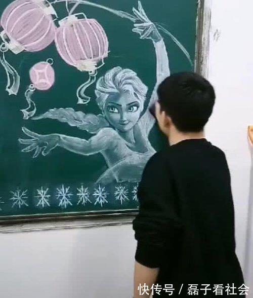 黑板!小姐姐黑板上画冰雪女王,惟妙惟肖,下一刻却被男生直接擦掉!
