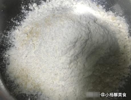 油馍头|早餐新吃法,手不沾面就能做,20分钟搞定上桌,个个香酥鼓大包