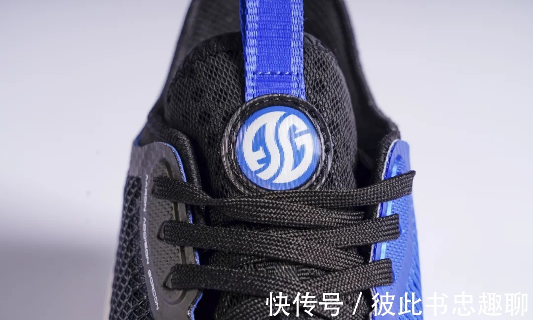球鞋开箱:361度最新篮球鞋,3块TPU很有个性!