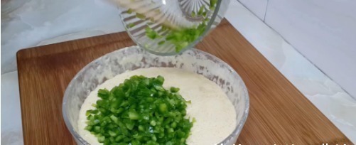 面粉新吃法,手不沾面,比油条做法简单,比馅饼好吃,越吃越想吃