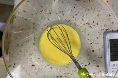 教你做舒芙蕾松饼,只要一口平底锅轻松搞定,好吃到让人念念不忘!