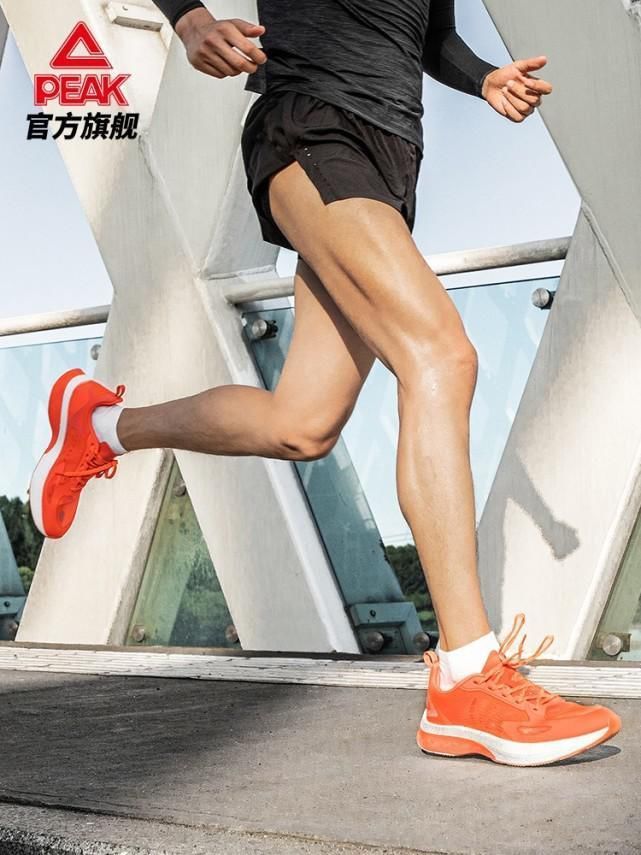qu|五双国产“性价比王者”跑鞋推荐 !现在200块钱就能入手!