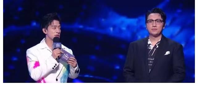 TMEA音乐盛典状况百出，吉克隽逸反应能力强，女团造型遭吐槽