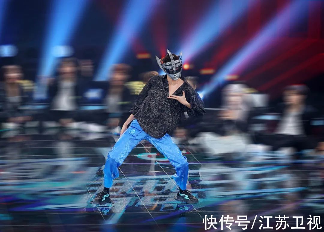 queen|《蒙面舞王》第二赛段淘汰赛开启,“国民舅舅”王耀庆惊喜助阵猜评团