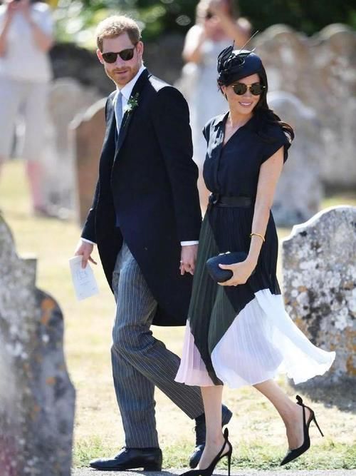 风景线|当下没有百褶裙怎么完美？时尚新颖的穿搭，成为最亮眼的风景线！