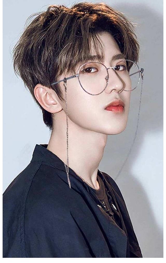 烏托邦|蔡徐坤就是爭議本身，他抓住了女孩的心，也就掌控了市場的未來