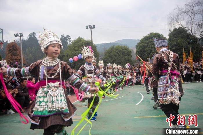 芦笙舞|贵州从江：非遗进校园笙舞庆新年