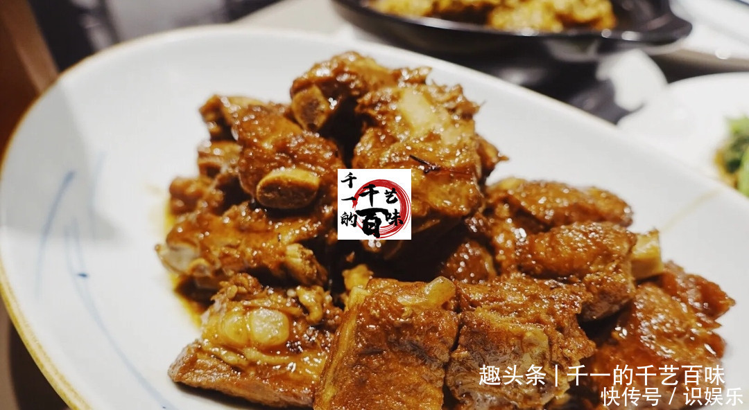 家常菜红烧排骨的家常做法,排骨酥软,色泽红润,非常下饭